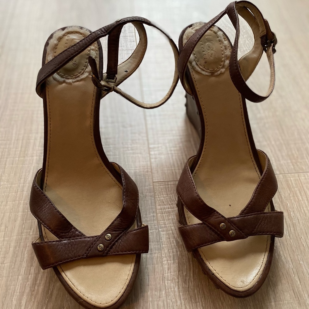 Ugg size 9 brown leather with adj ankle strap